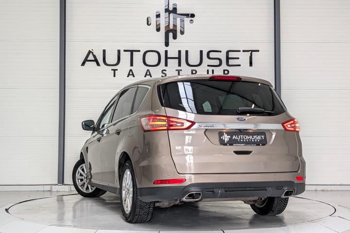 Beige Ford S-MAX fra 2019