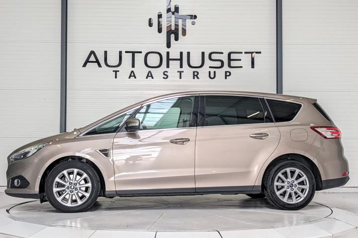 Beige Ford S-MAX fra 2019