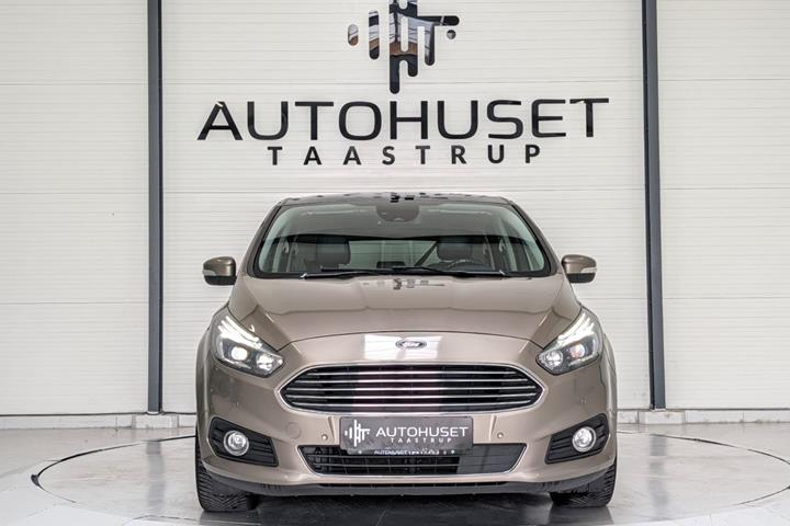 Beige Ford S-MAX fra 2019