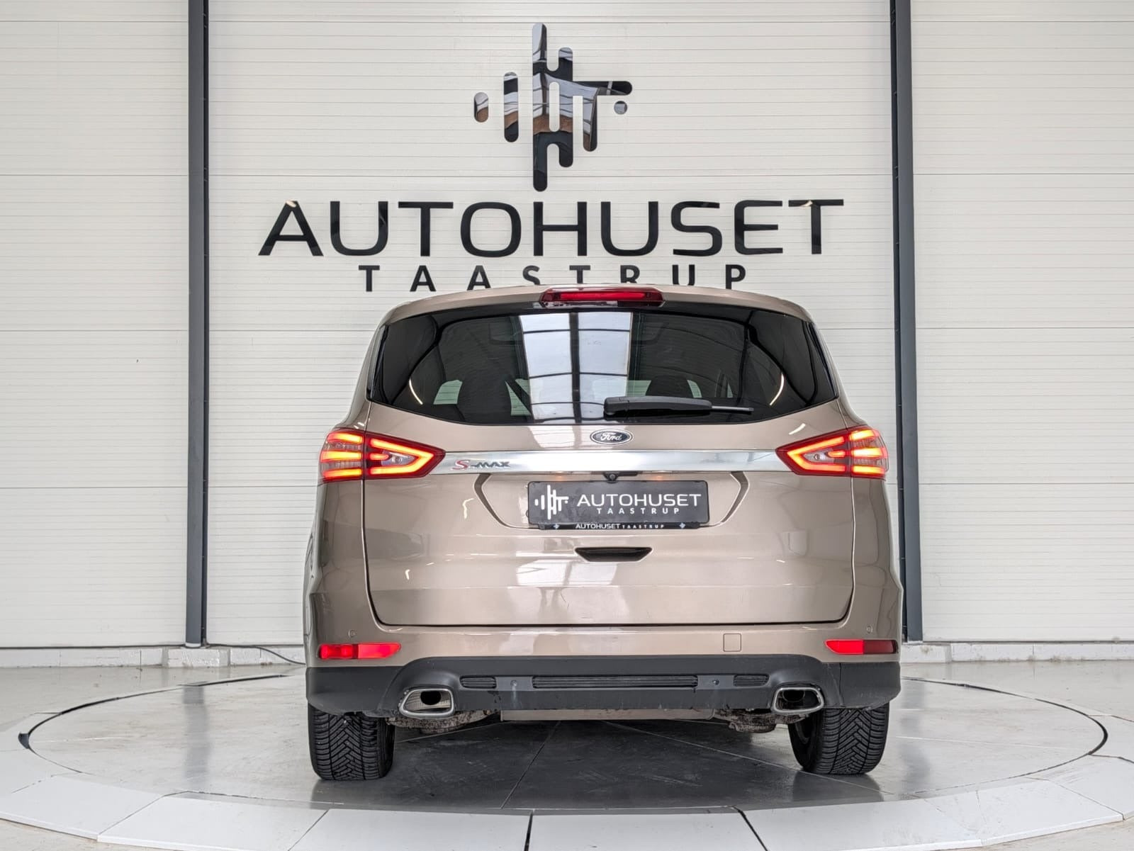 Beige Ford S-MAX fra 2019