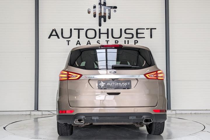 Beige Ford S-MAX fra 2019