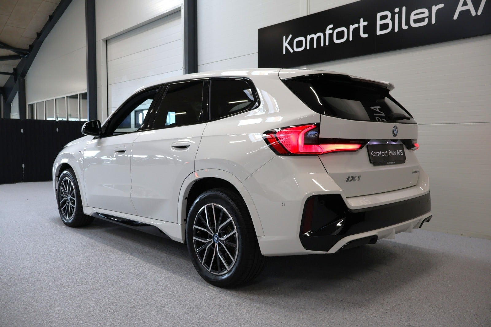 Hvid BMW iX1 fra 2024