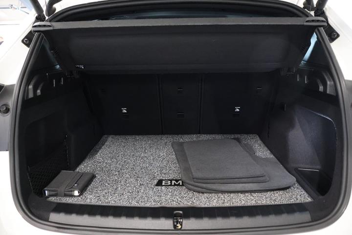 Hvid BMW iX1 fra 2024