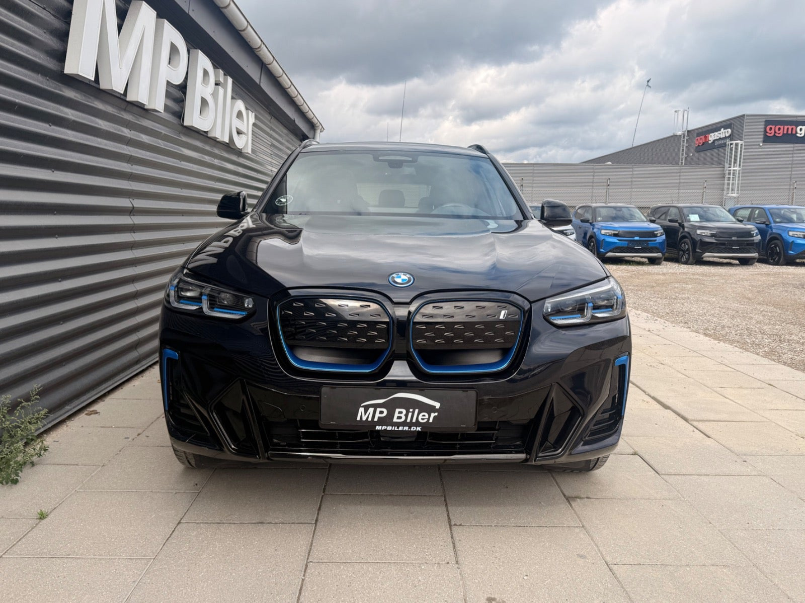 Blå BMW iX3 fra 2024