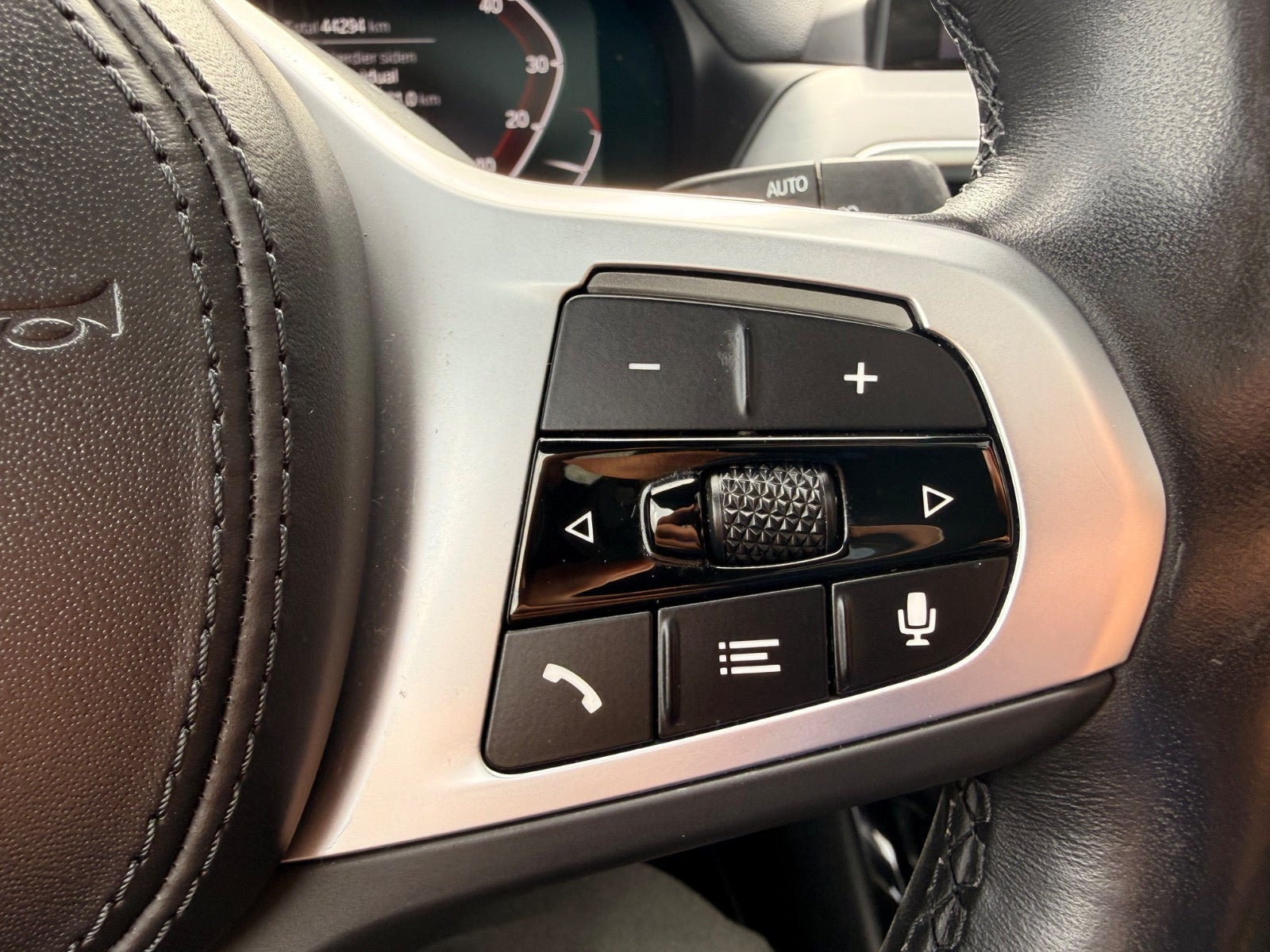 Blå BMW iX3 fra 2024