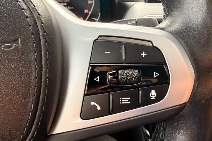 Blå BMW iX3 fra 2024