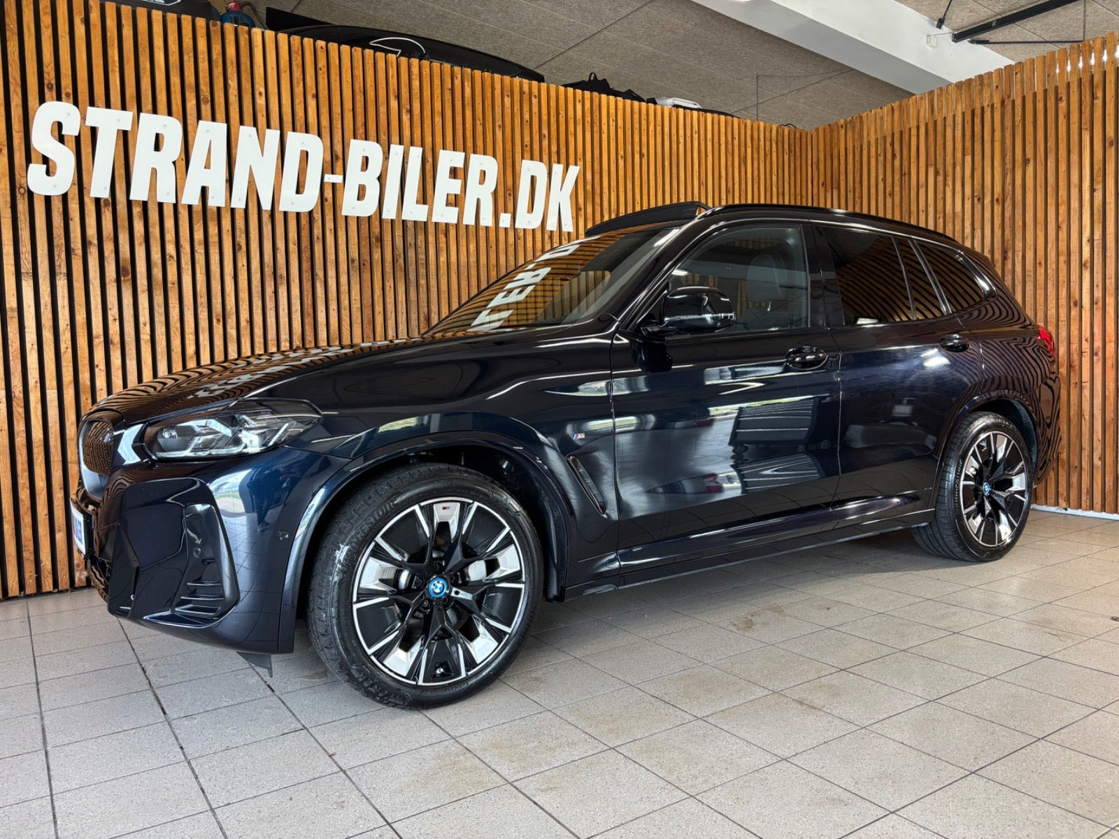 Sort BMW iX3 fra 2023