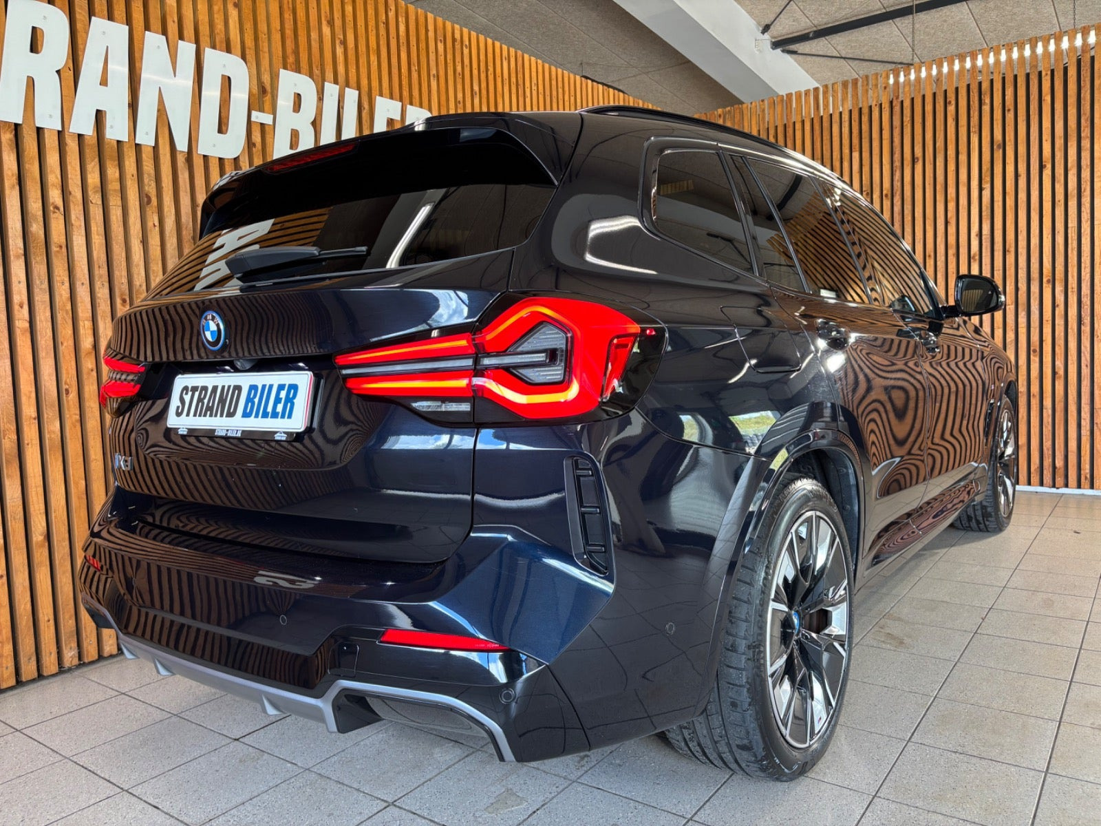 Sort BMW iX3 fra 2023