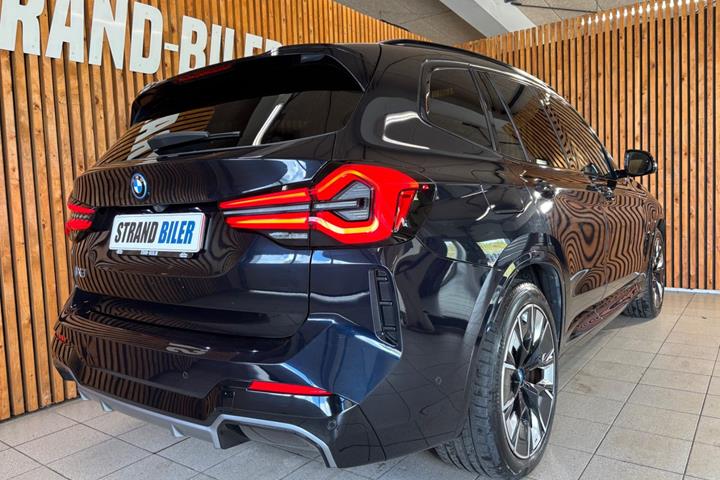 Sort BMW iX3 fra 2023