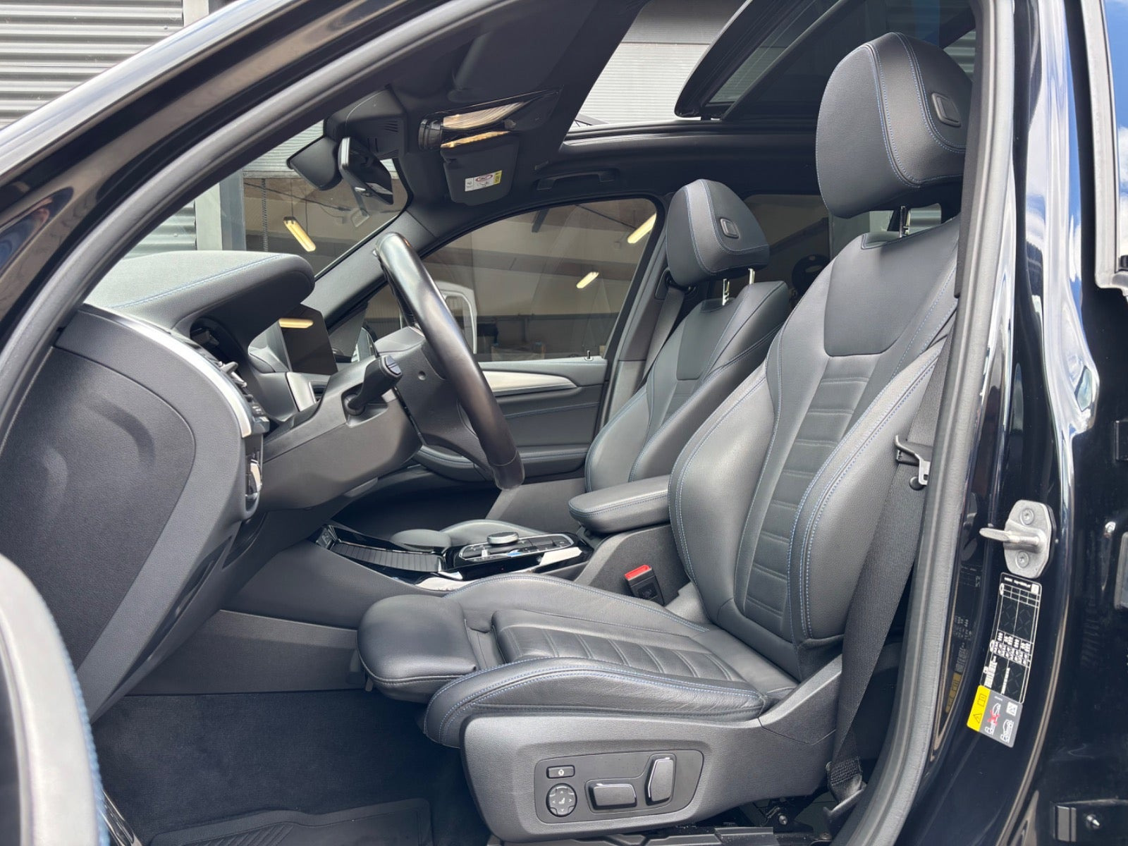 Sort BMW iX3 fra 2023