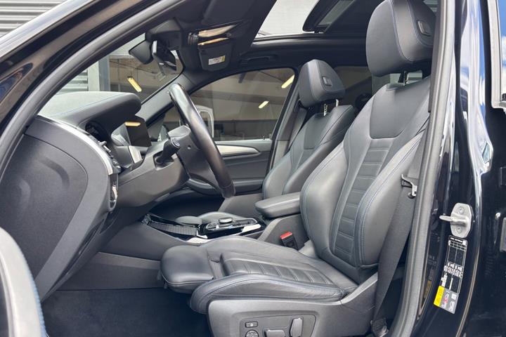 Sort BMW iX3 fra 2023