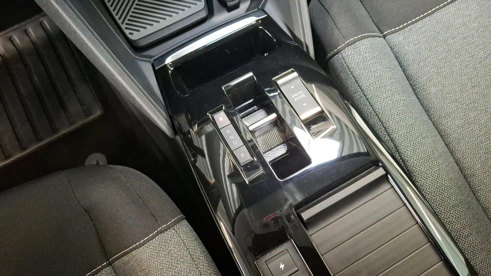 Sort Citroën ë-C4 X fra 2024