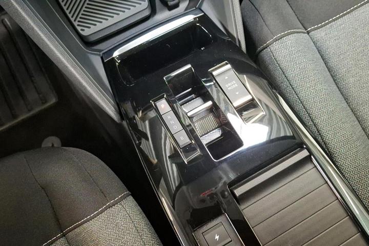 Sort Citroën ë-C4 X fra 2024