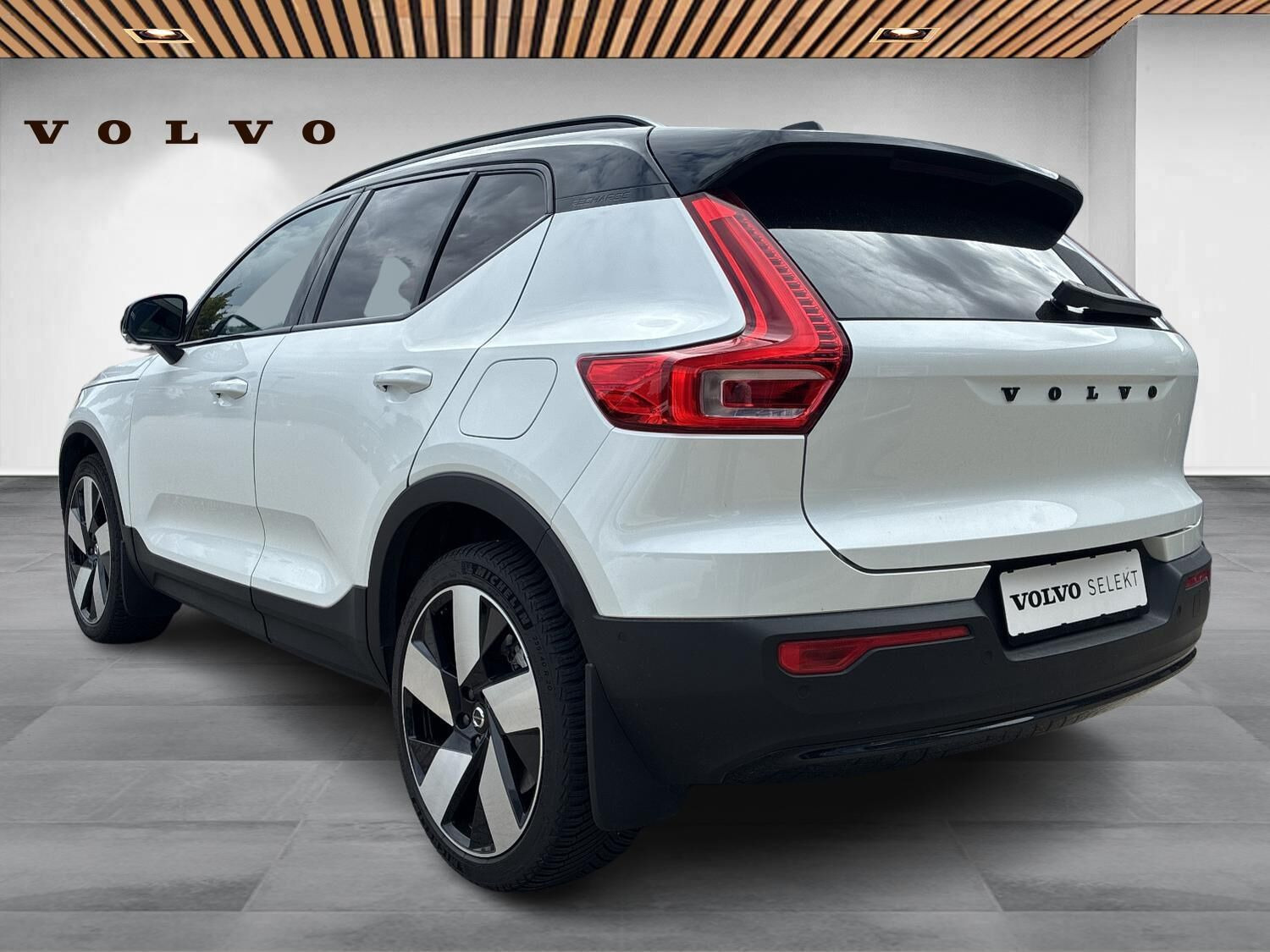 Hvid Volvo XC40 fra 2024