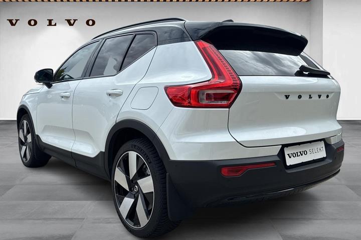 Hvid Volvo XC40 fra 2024
