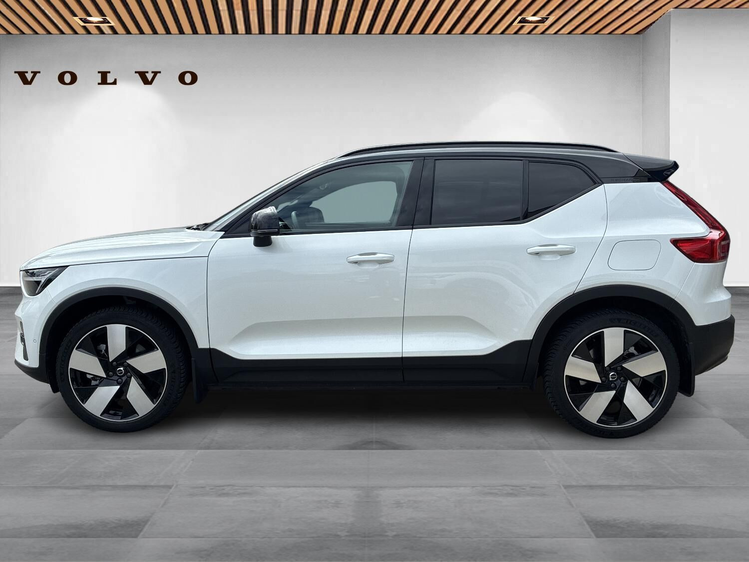 Hvid Volvo XC40 fra 2024