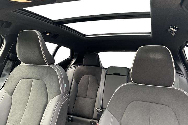 Hvid Volvo XC40 fra 2024