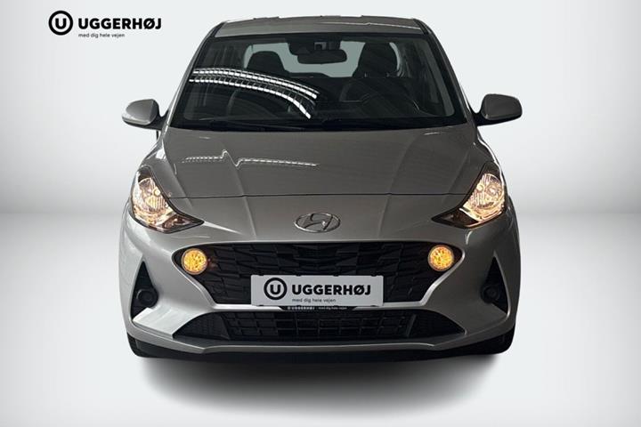 Sølv Hyundai i10 fra 2022