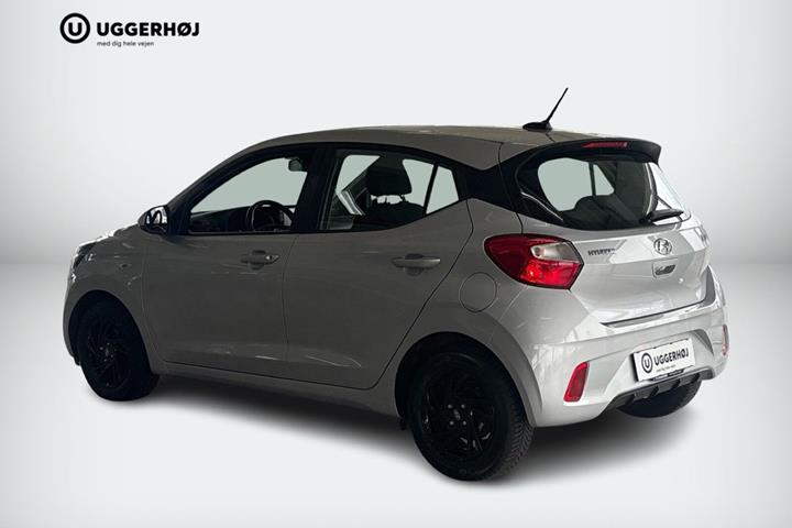 Sølv Hyundai i10 fra 2022
