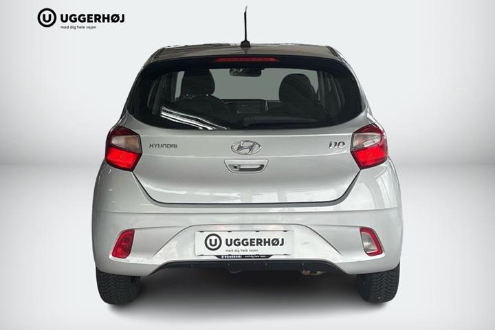 Sølv Hyundai i10 fra 2022