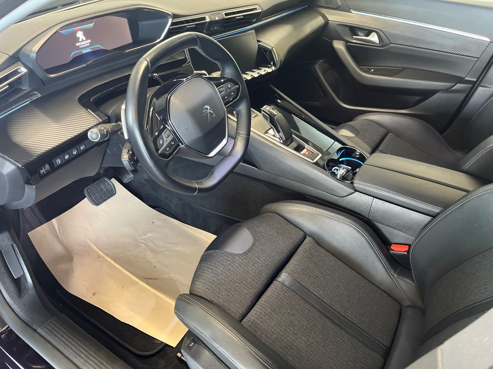 Blå Peugeot 508 fra 2020