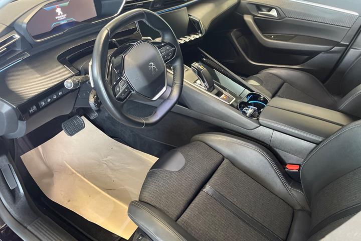 Blå Peugeot 508 fra 2020