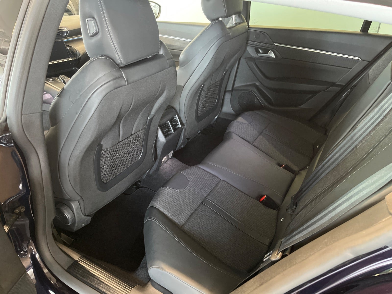 Blå Peugeot 508 fra 2020