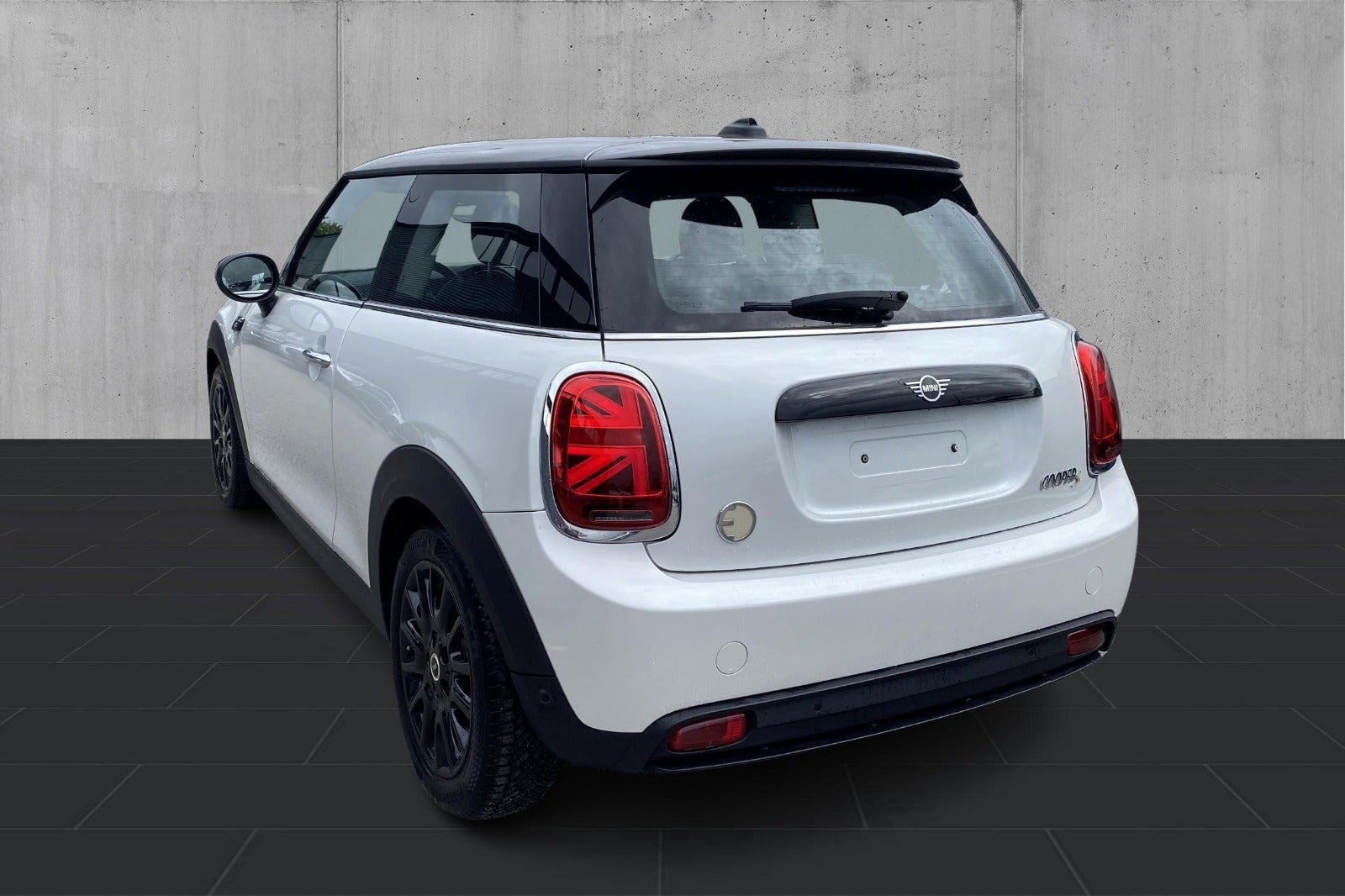 Hvid Mini Cooper SE fra 2023