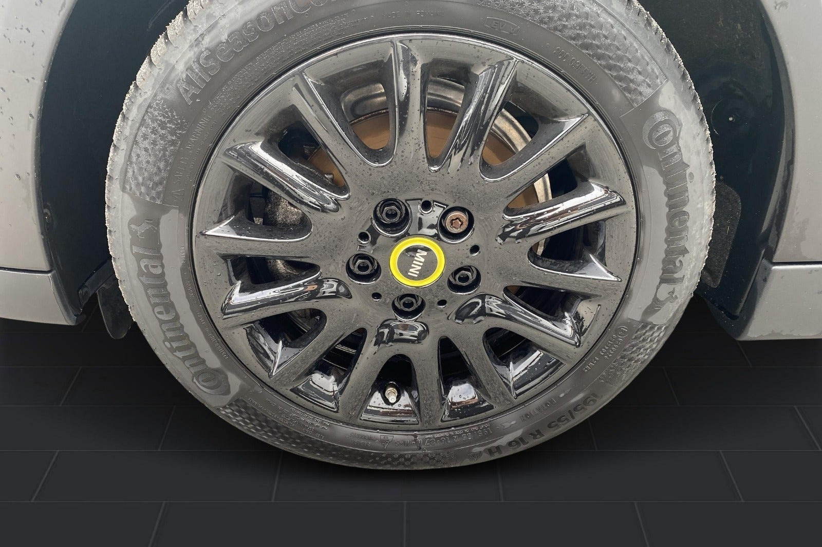 Hvid Mini Cooper SE fra 2023