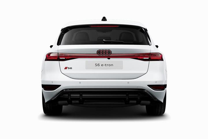 Hvid Audi S6 e-tron fra 2025