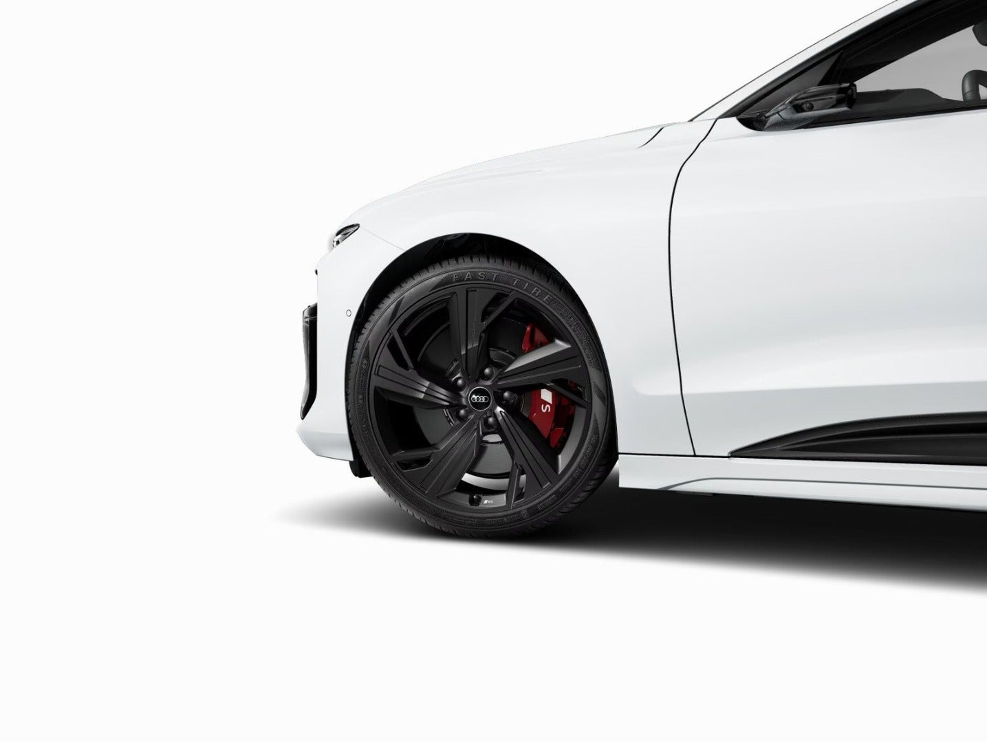 Hvid Audi S6 e-tron fra 2025