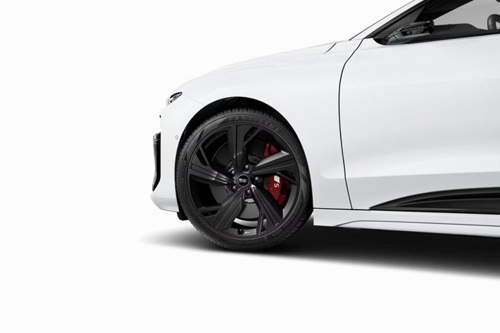 Hvid Audi S6 e-tron fra 2025