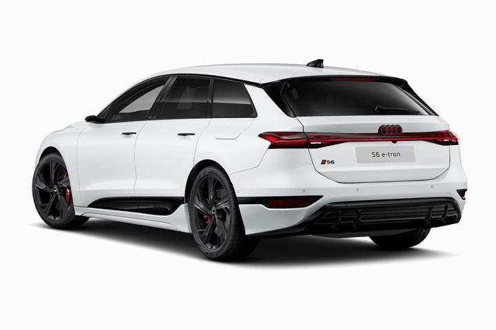 Hvid Audi S6 e-tron fra 2025