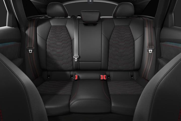 Hvid Audi S6 e-tron fra 2025