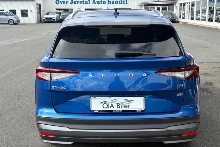 Blå Skoda Enyaq fra 2022