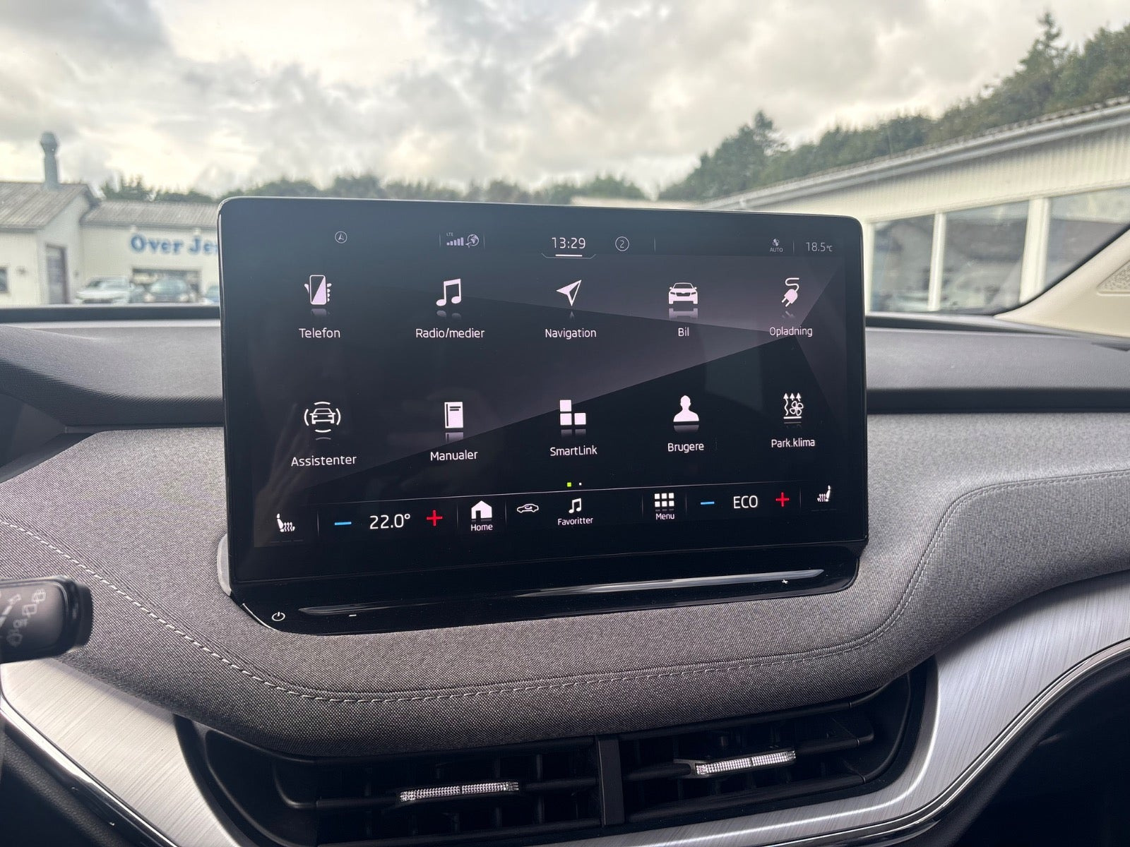 Blå Skoda Enyaq fra 2022