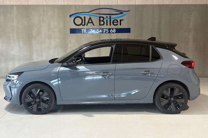 Grå Opel Corsa-e fra 2024