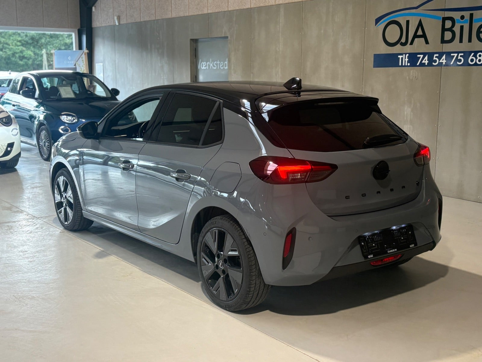 Grå Opel Corsa-e fra 2024
