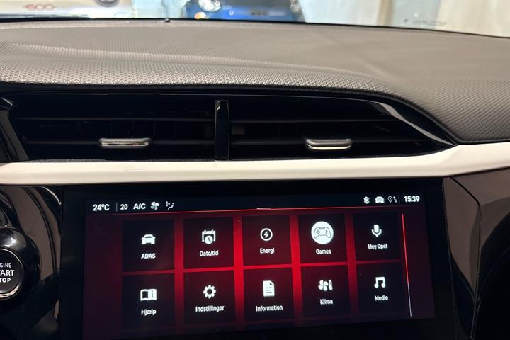 Grå Opel Corsa-e fra 2024