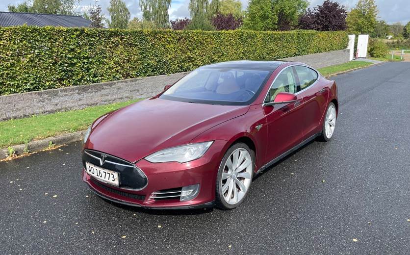 Tesla Model S 85