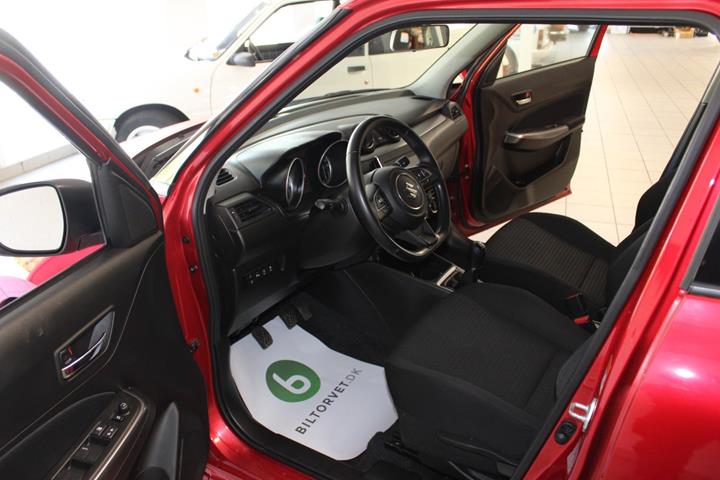 Grå Suzuki Swift fra 2020