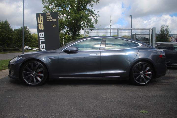 Grå Tesla Model S fra 2015