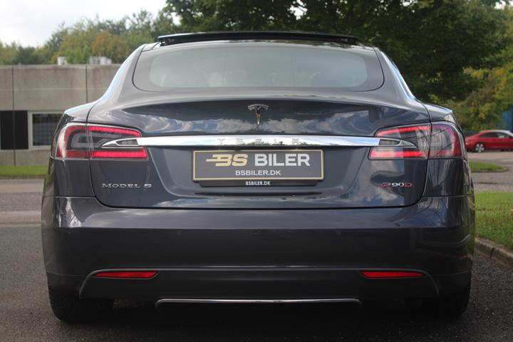Grå Tesla Model S fra 2015