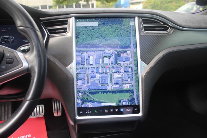 Grå Tesla Model S fra 2015