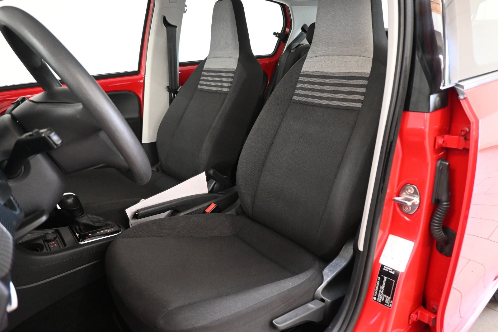 Rød VW E-UP! fra 2021