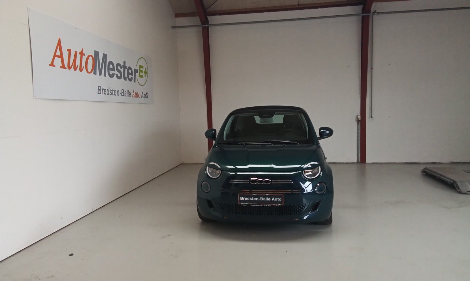 Grøn Fiat 500e fra 2023