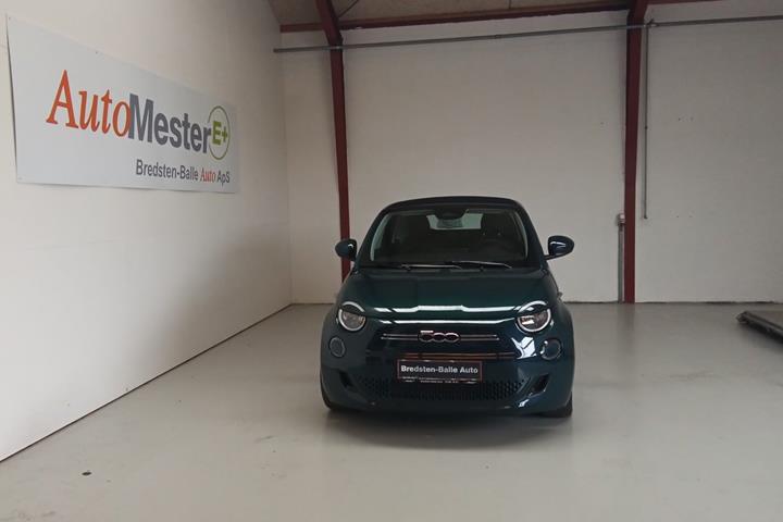 Grøn Fiat 500e fra 2023