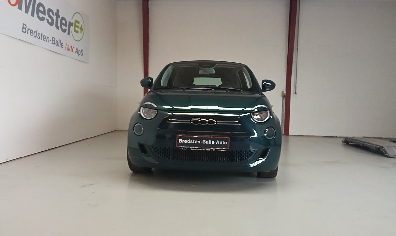 Grøn Fiat 500e fra 2023