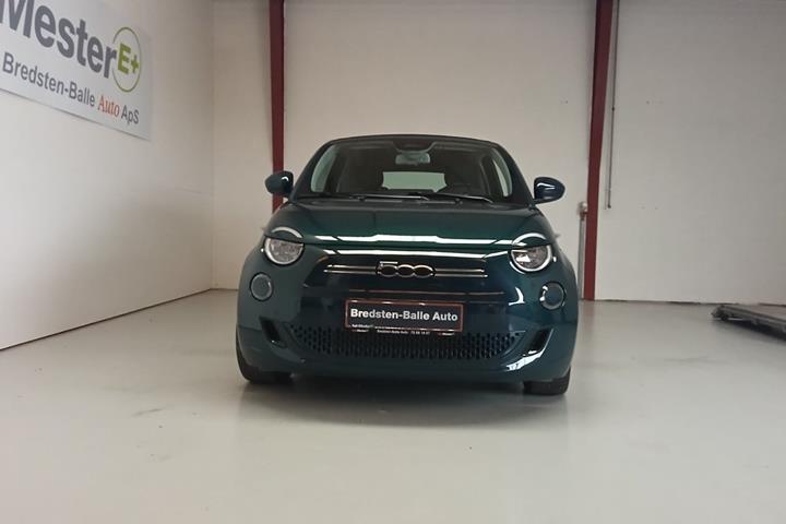 Grøn Fiat 500e fra 2023