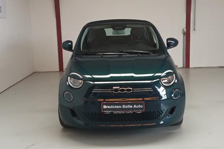 Grøn Fiat 500e fra 2023